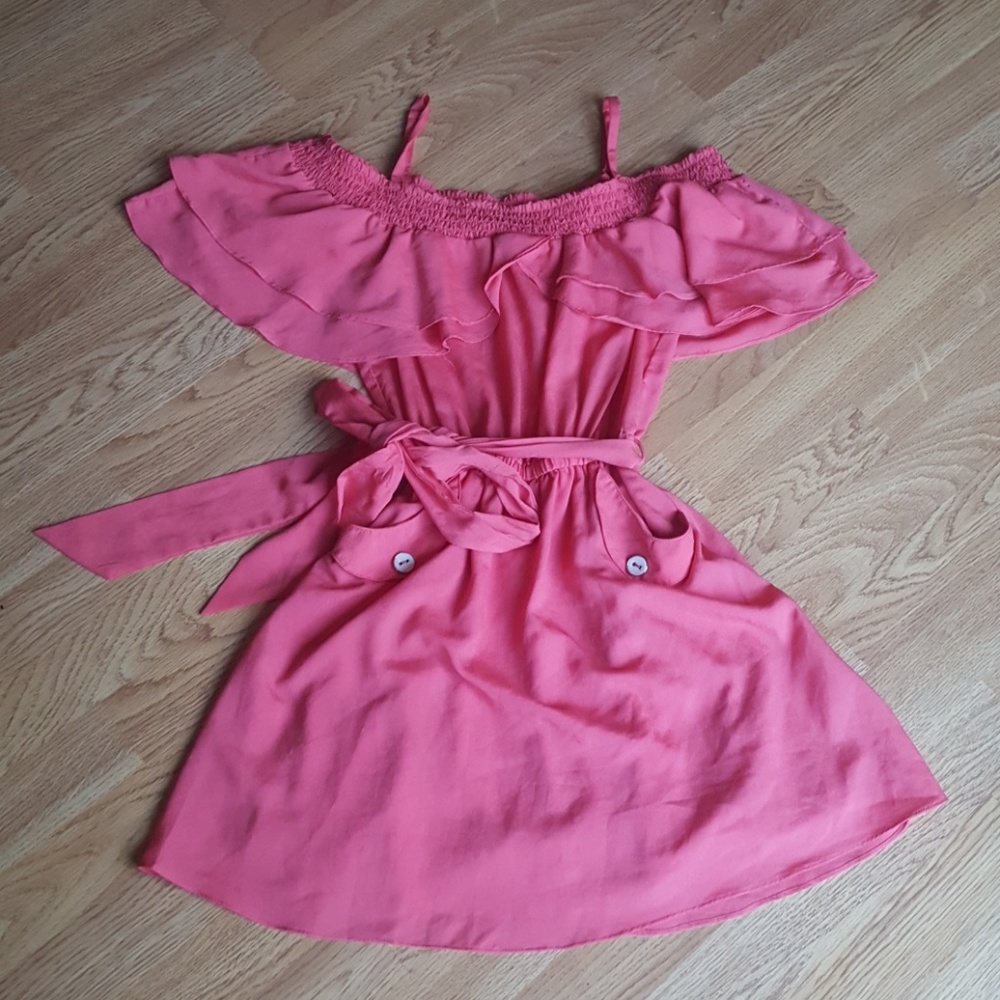 💎3/$12 Womens Small Coral off the shoulder dress with pockets